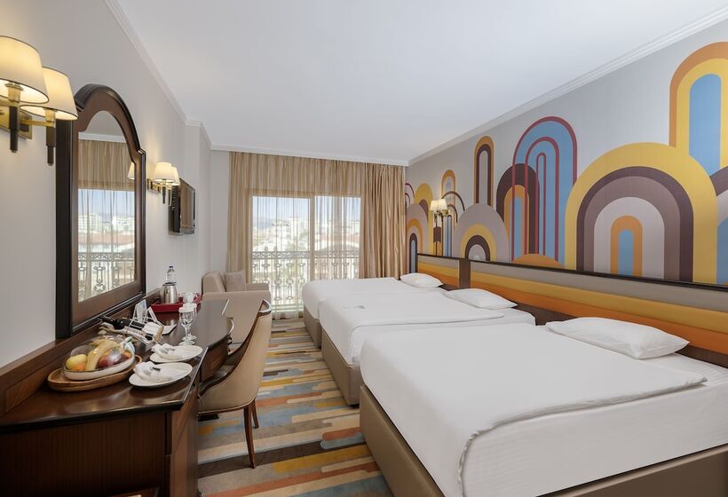 اتاق لوکس سه تخته, Megasaray Westbeach Antalya