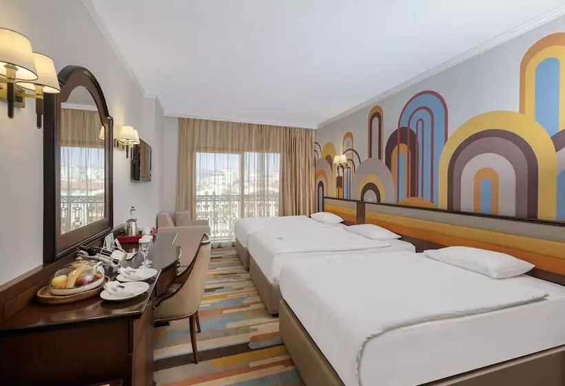 Deluxe Triple Room, Megasaray Westbeach Antalya