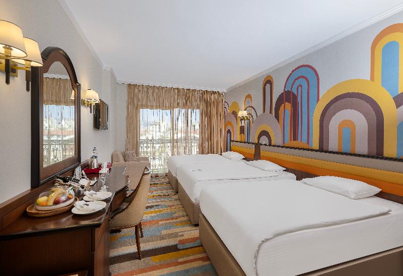 اتاق لوکس سه تخته, Megasaray Westbeach Antalya
