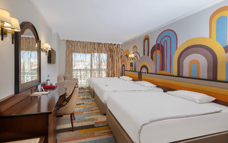 اتاق لوکس سه تخته, Megasaray Westbeach Antalya