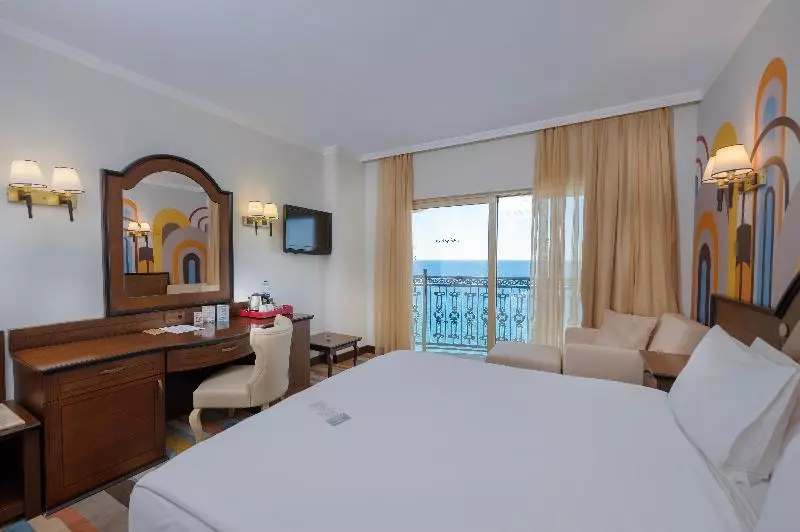 Deluxe Triple Room Sea View, Megasaray Westbeach Antalya