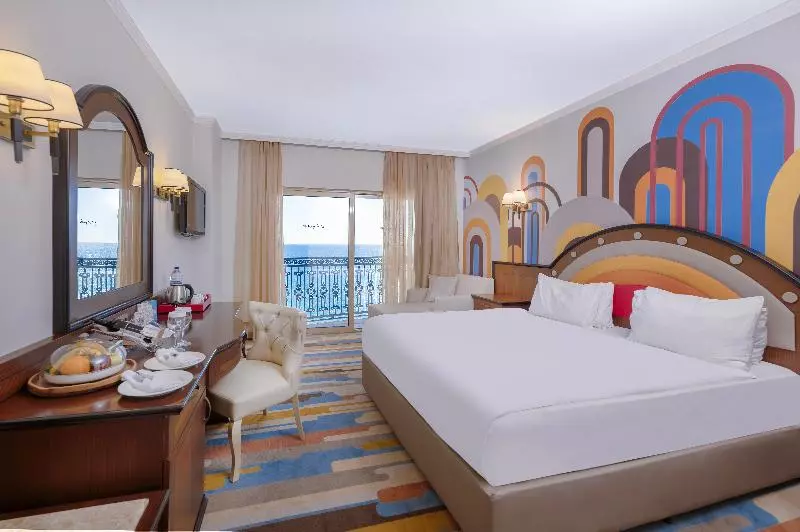 Deluxe Triple Room Sea View, Megasaray Westbeach Antalya