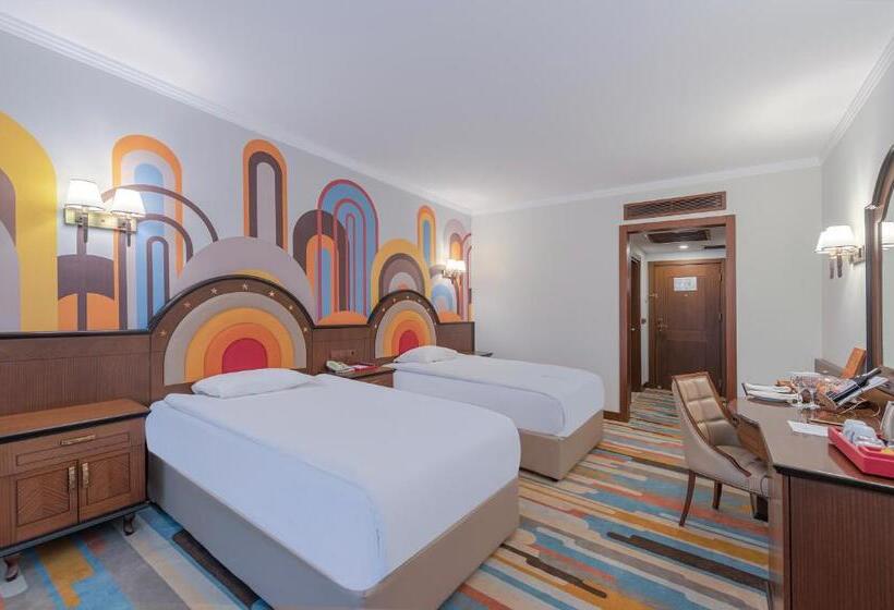 اتاق لوکس با چشم‌انداز شهر, Megasaray Westbeach Antalya