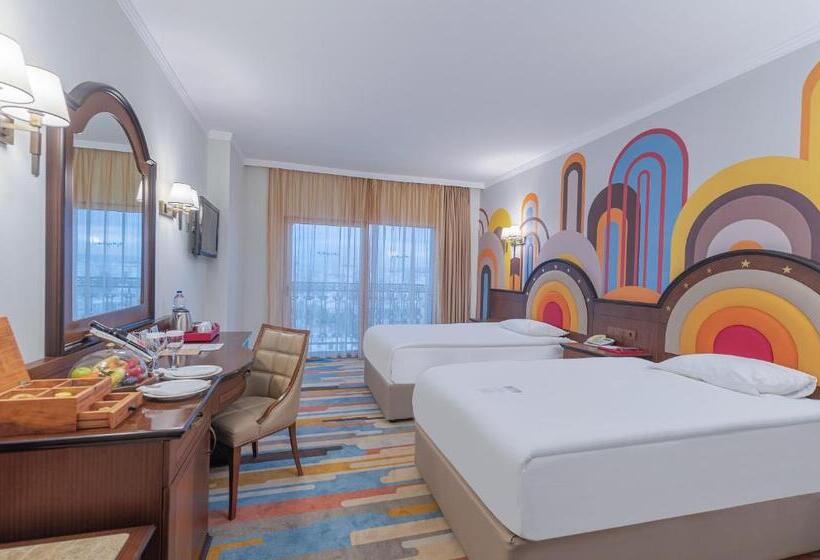 اتاق لوکس با چشم‌انداز شهر, Megasaray Westbeach Antalya