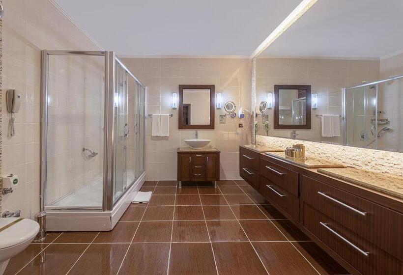 سوییت جونیور با چشم‌انداز جانبی دریا, Megasaray Westbeach Antalya