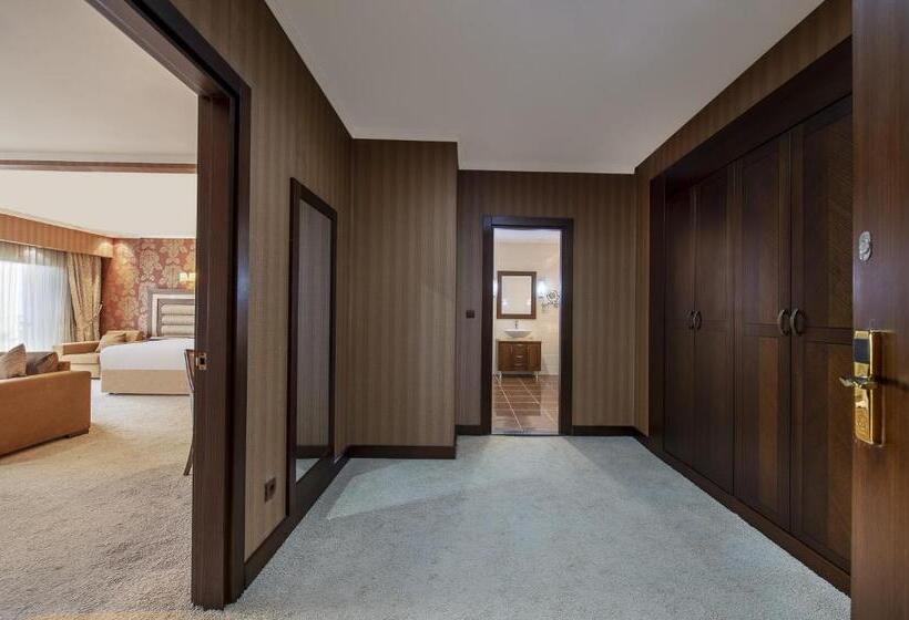 سوییت جونیور با چشم‌انداز جانبی دریا, Megasaray Westbeach Antalya