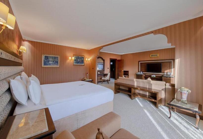 سوییت جونیور با چشم‌انداز جانبی دریا, Megasaray Westbeach Antalya