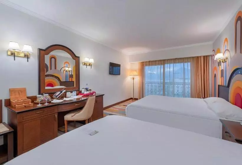 Deluxe Triple Room Sea View, Megasaray Westbeach Antalya