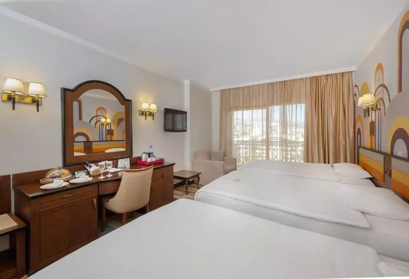 Deluxe Triple Room, Megasaray Westbeach Antalya