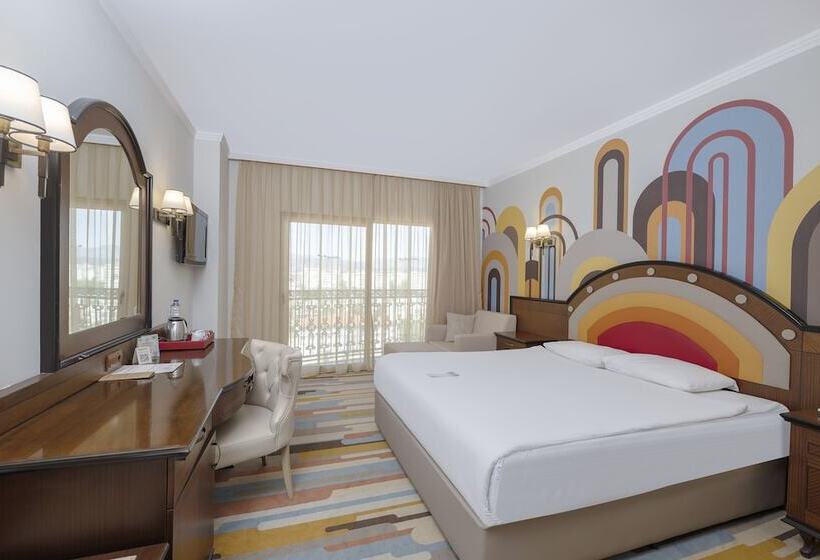 اتاق لوکس با چشم‌انداز شهر, Megasaray Westbeach Antalya