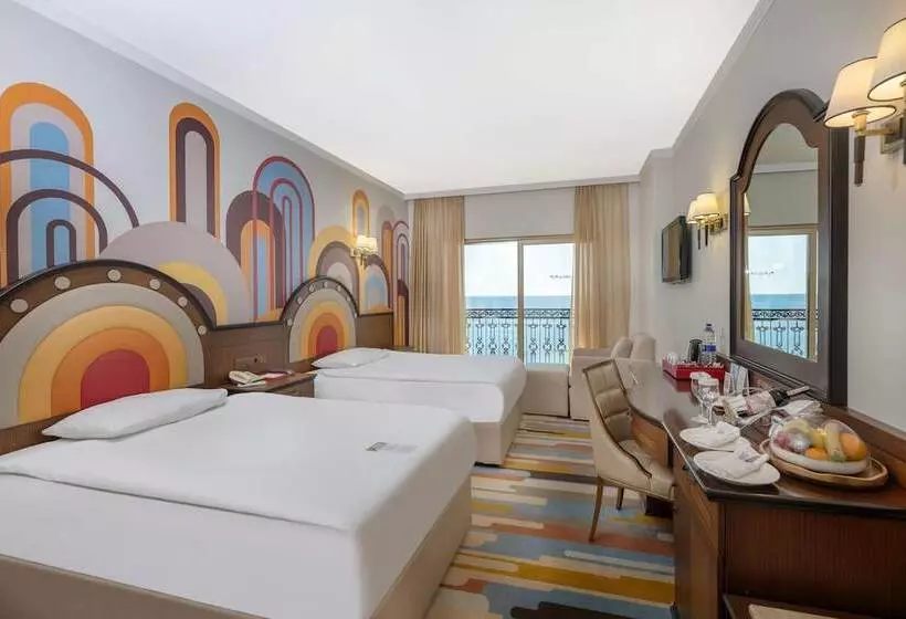 Deluxe Triple Room Sea View, Megasaray Westbeach Antalya