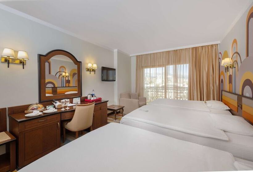 اتاق لوکس سه تخته, Megasaray Westbeach Antalya