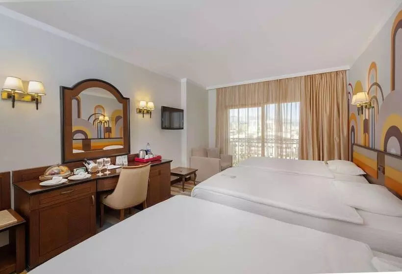 Deluxe Triple Room, Megasaray Westbeach Antalya