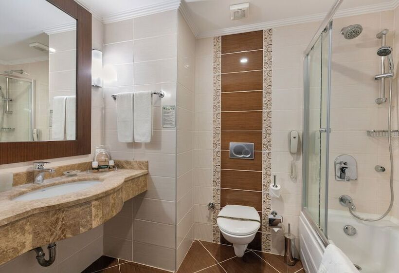 اتاق لوکس سه تخته, Megasaray Westbeach Antalya