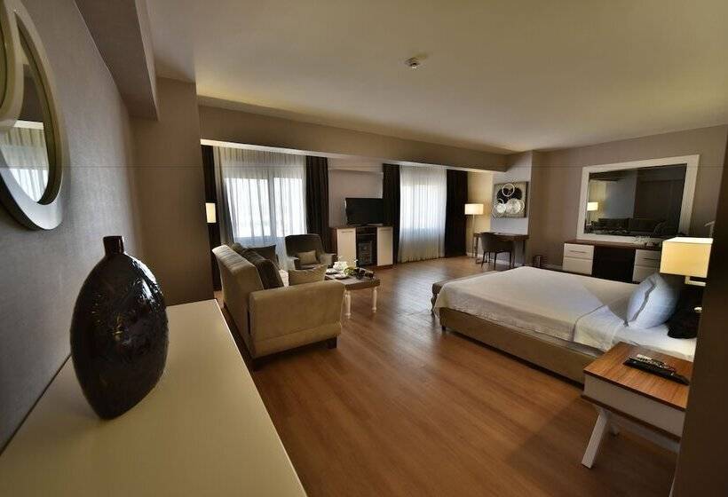 سوییت اجرایی, North Point