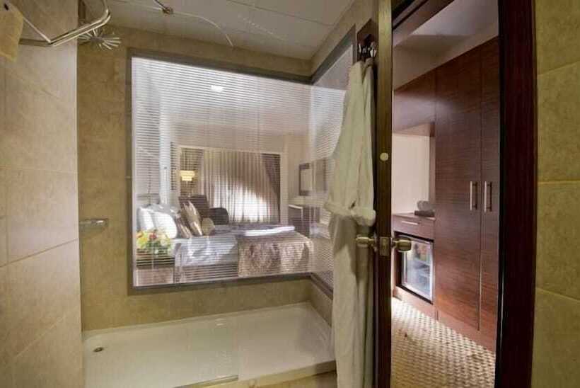 اتاق استاندارد, North Point