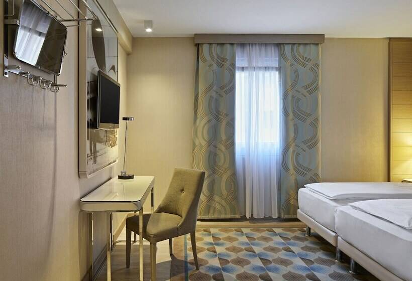 اتاق سوپریور, Titanic Comfort Mitte