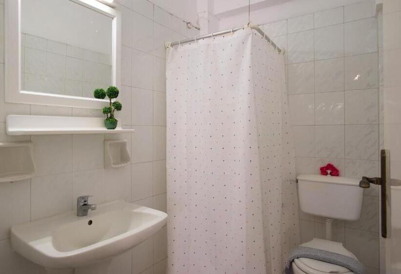 패밀리 룸, Philippos Apartments