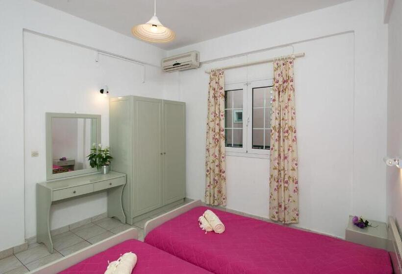 דירת חדר, Philippos Apartments