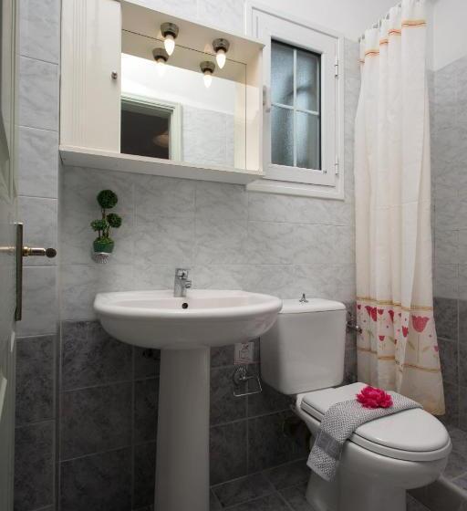 דירת חדר, Philippos Apartments