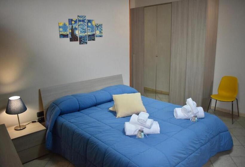 غرفة قياسية ثلاثية, B&b Notte Stellata