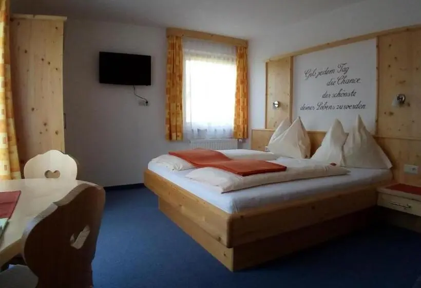 Standard Kolmen Hengen Huone Parveke, Gästehaus Pürstl Kocher