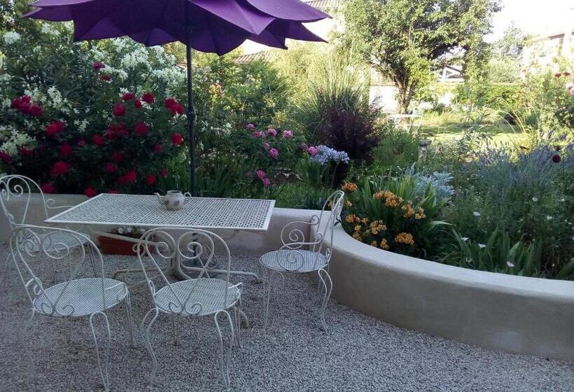 带花园景观的标准三人间, L Ecrin