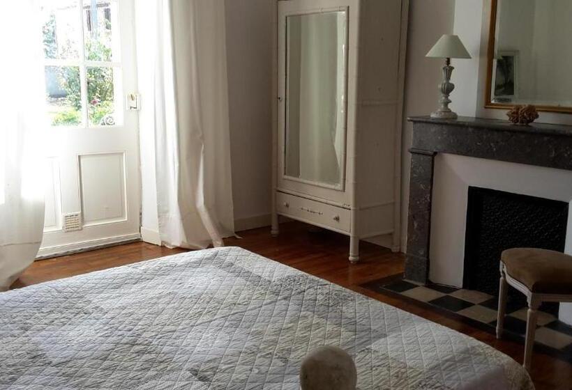 带花园景观的标准三人间, L Ecrin