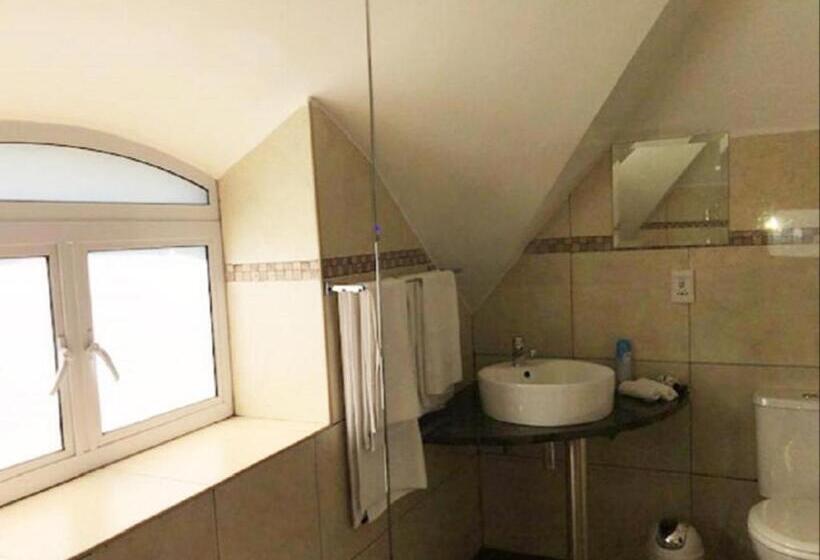 اتاق اجرایی با تخت بزرگ, 59 On Central