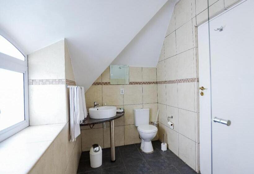 اتاق اجرایی با تخت بزرگ, 59 On Central