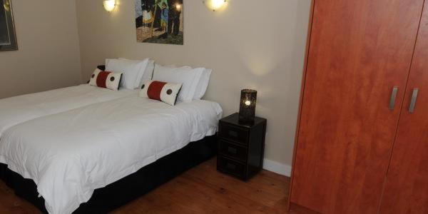 اتاق اجرایی با تخت بزرگ, 59 On Central