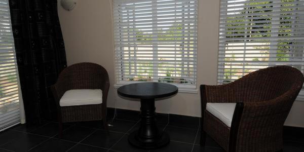 اتاق اجرایی با تخت بزرگ, 59 On Central