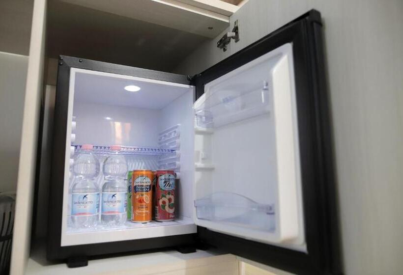 اتاق سوپریور خانوادگی, A Room De Scugnizzi