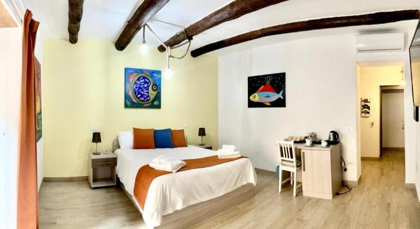 اتاق سوپریور خانوادگی, A Room De Scugnizzi