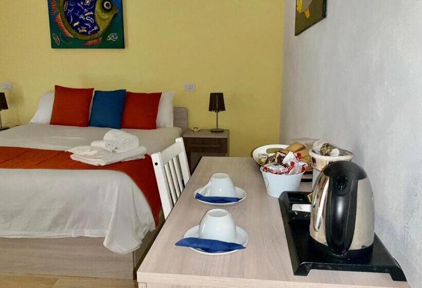 اتاق سوپریور خانوادگی, A Room De Scugnizzi