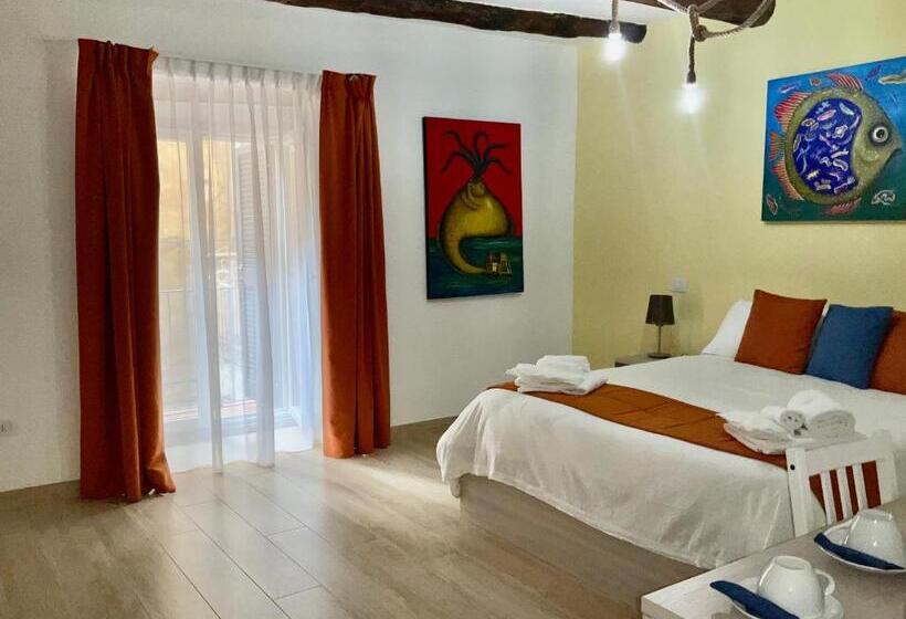 اتاق سوپریور خانوادگی, A Room De Scugnizzi