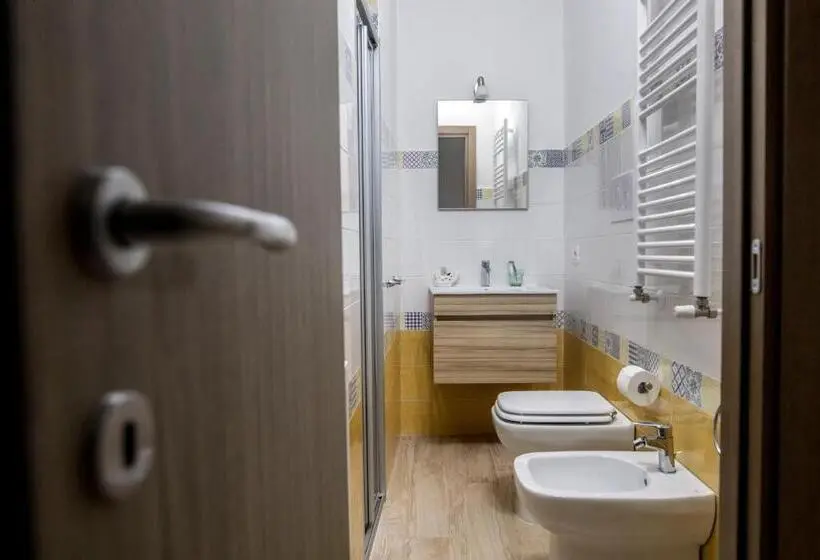 اتاق لوکس, A Room De Scugnizzi