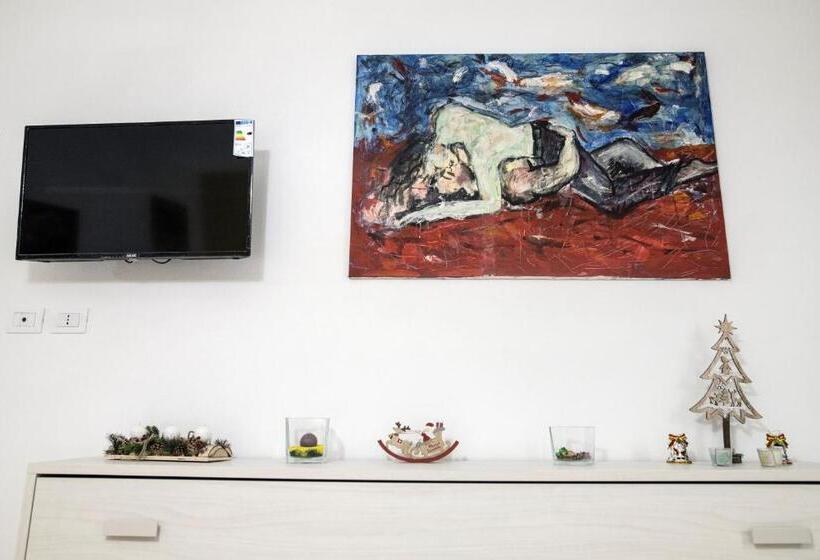 اتاق لوکس, A Room De Scugnizzi