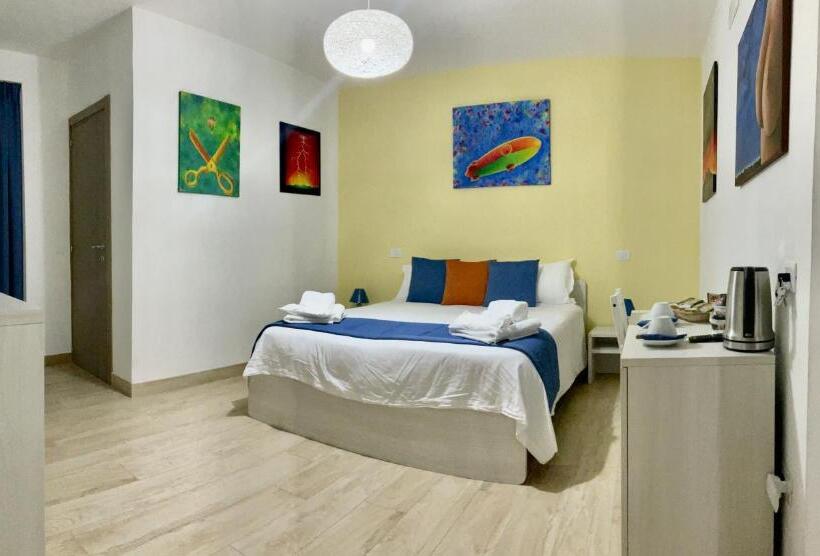 اتاق لوکس, A Room De Scugnizzi