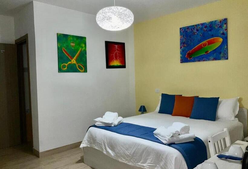 اتاق لوکس, A Room De Scugnizzi