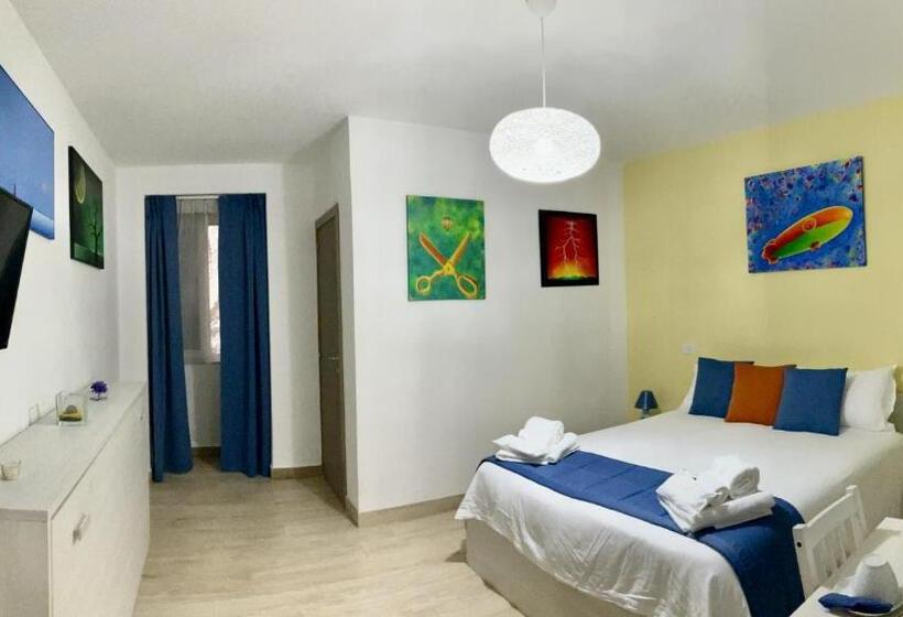 اتاق لوکس, A Room De Scugnizzi