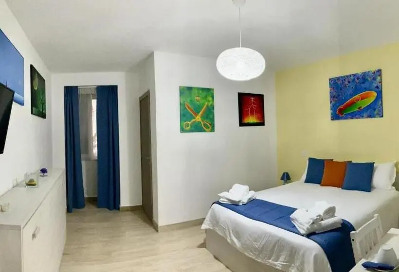 اتاق لوکس, A Room De Scugnizzi