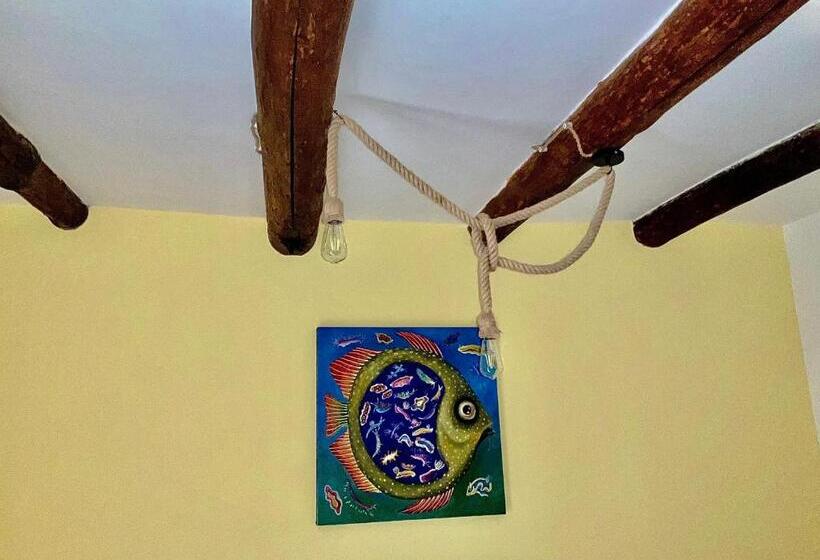 اتاق سوپریور خانوادگی, A Room De  Scugnizzi