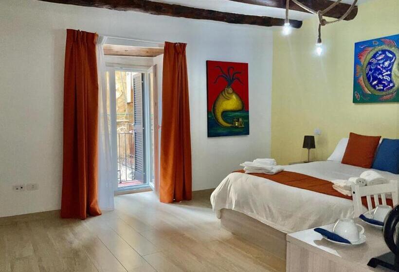 اتاق سوپریور خانوادگی, A Room De Scugnizzi