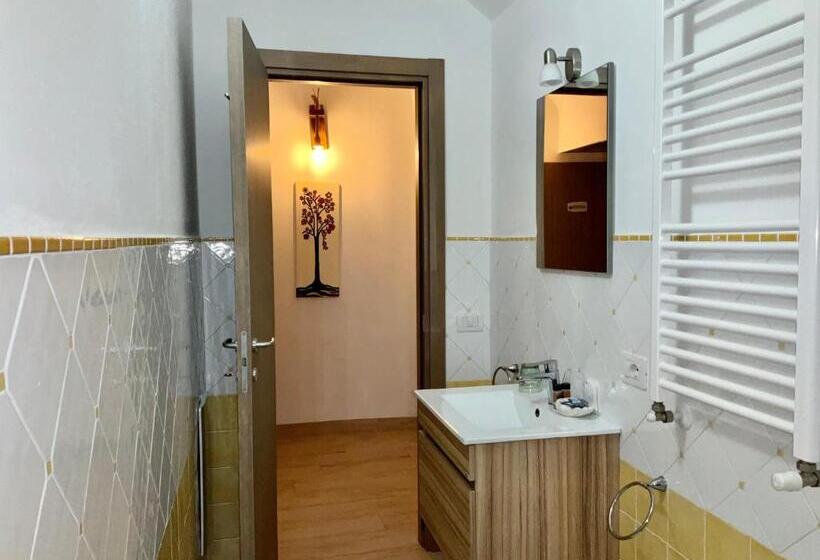 اتاق سوپریور خانوادگی, A Room De Scugnizzi