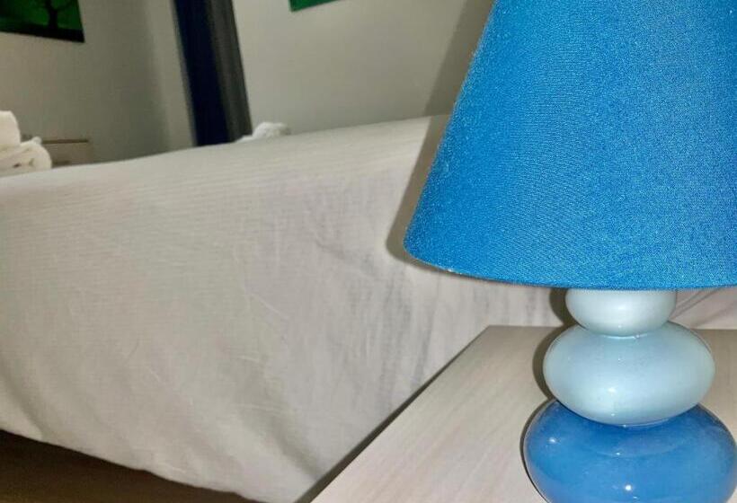 اتاق لوکس, A Room De Scugnizzi