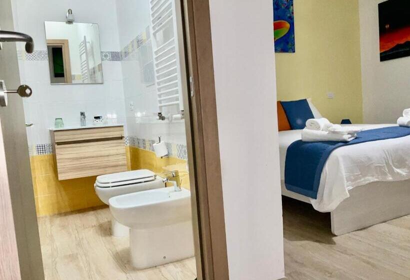 اتاق لوکس, A Room De Scugnizzi