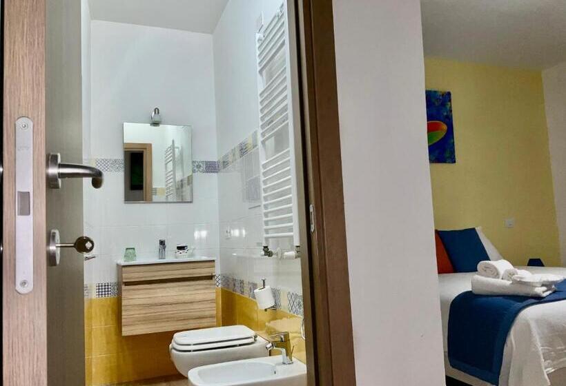 اتاق لوکس, A Room De Scugnizzi