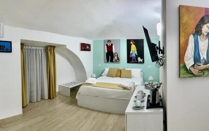 اتاق اجرایی سه نفره, A Room De Scugnizzi