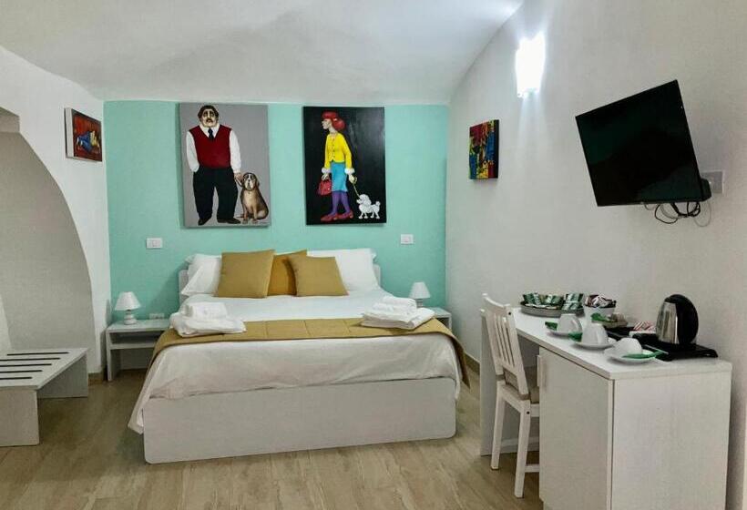 اتاق اجرایی سه نفره, A Room De Scugnizzi